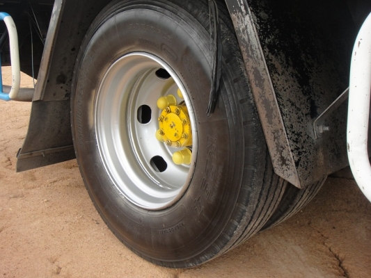 ขายแล้วครับ  ISUZU NPR 130 แรง ตู้แห้ง ยาว 5 เมตร ( ห้างแท้  ) จดปี48