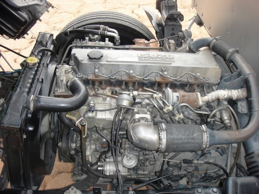 ขายแล้วครับ  ISUZU NPR 130 แรง ตู้แห้ง ยาว 5 เมตร ( ห้างแท้  ) จดปี48