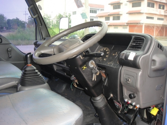 ขายแล้วครับ  ISUZU NPR 130 แรง ตู้แห้ง ยาว 5 เมตร ( ห้างแท้  ) จดปี48