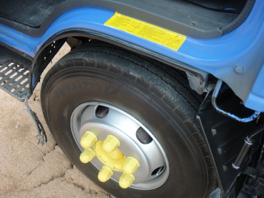 ขายแล้วครับ  ISUZU NPR 130 แรง ตู้แห้ง ยาว 5 เมตร ( ห้างแท้  ) จดปี48