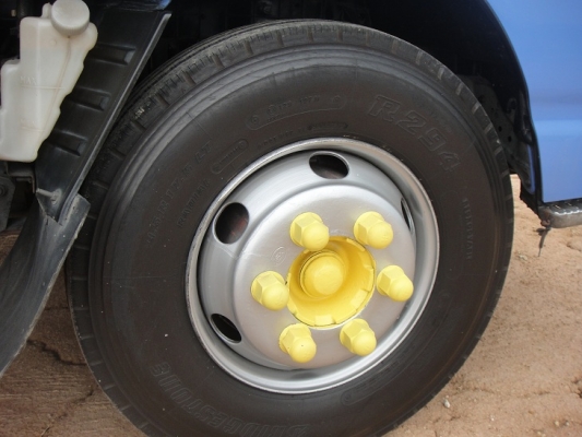 ขายแล้วครับ  ISUZU NPR 130 แรง ตู้แห้ง ยาว 5 เมตร ( ห้างแท้  ) จดปี48