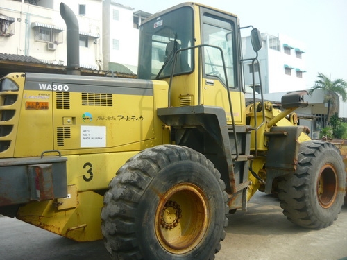 รถตักล้อยาง 3 คิว Komatsu WA300-3E รถเก่านอก ยังไม่เคยผ่านการใใช้งานในไทย 100\%