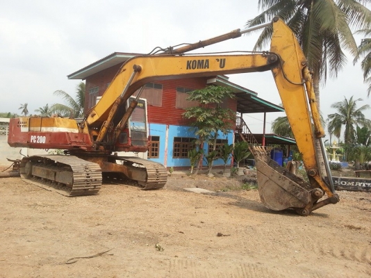 ขายรถแบคโฮ Komatsu pc200-3 ตามสภาพ