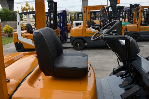 ขาย Tcm FD30Z5 ดีเซล Isuzu C240 ออโต้ 3 ตัน ยกสูง	 4.5 เมตรฮิ้งฟอร์ค