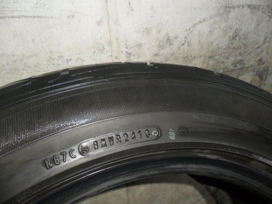 ยาง DUNLOP 235/55R18 ปี10 สวยๆ 1 คู่ ราคา 2400 บาท
