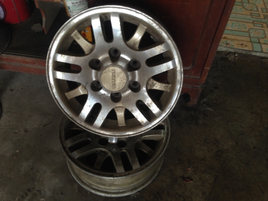 ขายล้อแม็ก isuzu 1 คู่ 3000