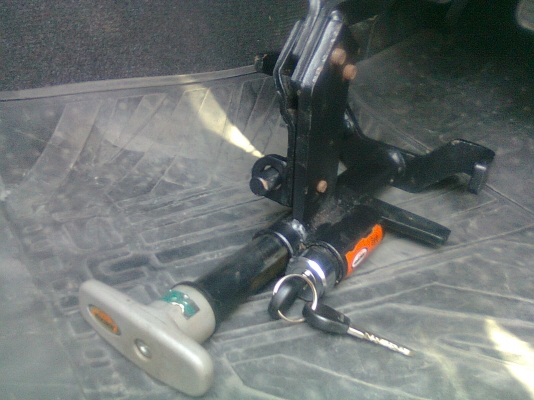 ล๊อค คลัช  , ล๊อค เบรค อีซูซุ นิวส์ดีแม๊ก  มี 1 ตัว  ติดต่อ.081-427-3941