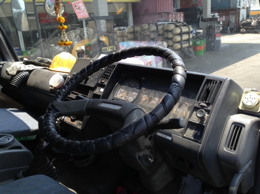 หัวเก๋ง NIssan Diesel UD บิ๊กทั่ม หัวสามใบปัด