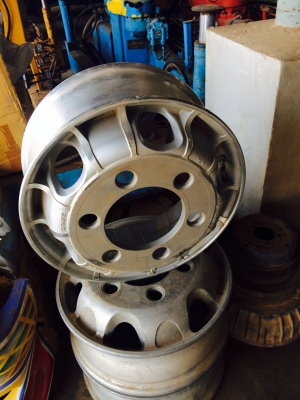 ขายกะทะล้อมิเนียมขอบยาง  17.5 มีหลายลูก ขายถูกๆ