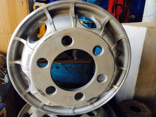 ขายกะทะล้อมิเนียมขอบยาง  17.5 มีหลายลูก ขายถูกๆ