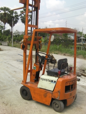 โฟกลิฟค์Toyotaขนาด500กิโลกรัมเสาสูง270ยางตันหน้าหลังราคา65,000บาท