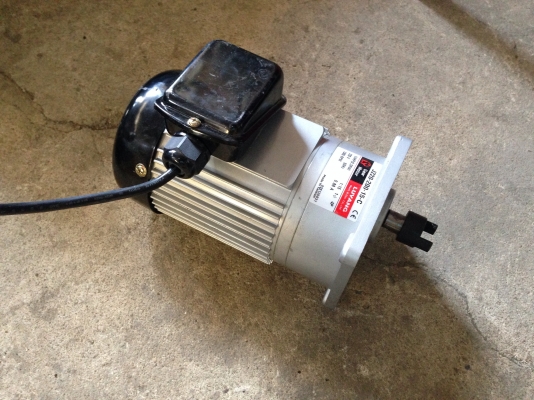 ขายมอเตอร์เกียร์ Luyang 1/4 HP. 220 Vไฟบ้าน สภาพสวย ตัดจากสายพานลำเลียง มีอยู่ 8 ตัวครับ พร้อมใช้งาน ( เหลือ 3 ตัวครับ )