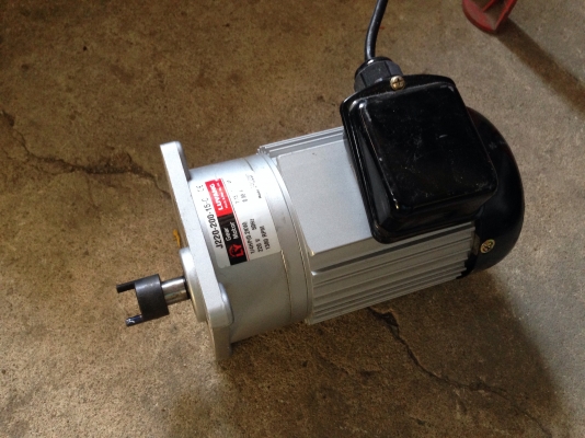 ขายมอเตอร์เกียร์ Luyang 1/4 HP. 220 Vไฟบ้าน สภาพสวย ตัดจากสายพานลำเลียง มีอยู่ 8 ตัวครับ พร้อมใช้งาน ( เหลือ 3 ตัวครับ )