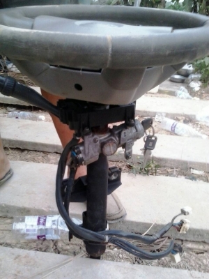 ขายพวงมาลัย dmax ให้หมดเรยตามรูป ราคา 2,000 บาท 0855155980 พร้อมปลั้กเสียบ