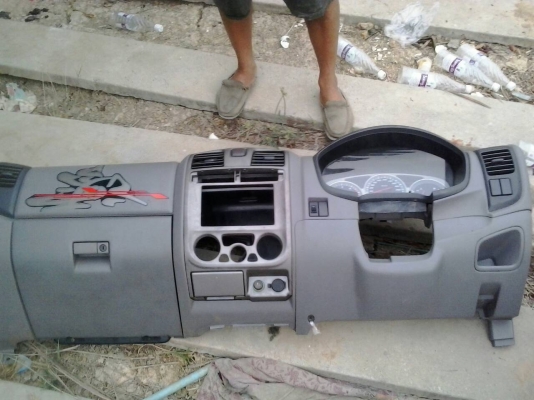 ขาย คอนโซล พร้อม เรือนไมค์ dmaxคอมมอนเรล ปี2005 ราคา 4,500 บาท 0855155980 พร้อมปลั้กเสียบ