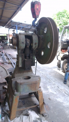 Sell> ขายปั้มโลหะ ทรงระฆัง 30 ตัน พร้อมใช้งานครับ เจ้าของเดิมไม่ได้ใช้เลยขาย ไม่มีตำหนิเลยครับ 42,000- ครับ