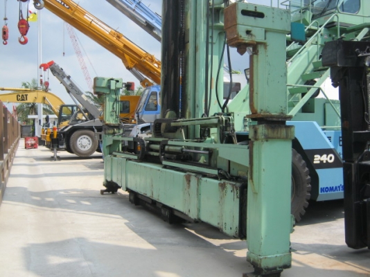 รถ Spreader Forklift นำเข้าจากญี่ปุ่น