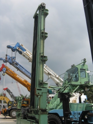 รถ Spreader Forklift นำเข้าจากญี่ปุ่น