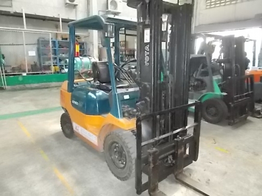 รถฟอร์คลิฟต์ 2.5 ตัน Toyota 42-7FG25 #107FG25-22933 ปี2004 เสาสูง 4.7 เมตร (แก๊ส LPG)