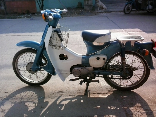 ขาย ฮอนด้า C 70 ถังแยก แฮนด์ตรง เครื่องติดขี่ได้ ไม่มีทะเบียน ราคา 9000 ครับ