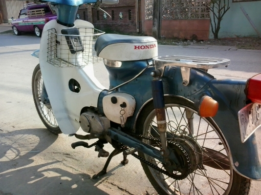 ขาย ฮอนด้า C 70 ถังแยก แฮนด์ตรง เครื่องติดขี่ได้ ไม่มีทะเบียน ราคา 9000 ครับ