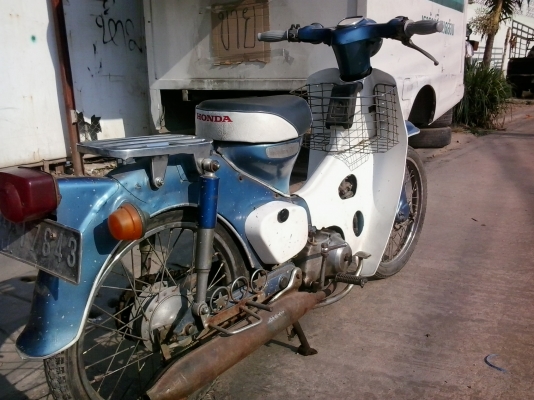 ขาย ฮอนด้า C 70 ถังแยก แฮนด์ตรง เครื่องติดขี่ได้ ไม่มีทะเบียน ราคา 9000 ครับ