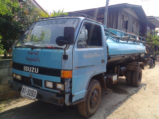 หกล้อ อีซูซุNKR110แรง เดิมเป็นรถส้วม"เอาไปทำเป็นรถบรรทุกน้ำ ทะเบียนพร้อมโอน