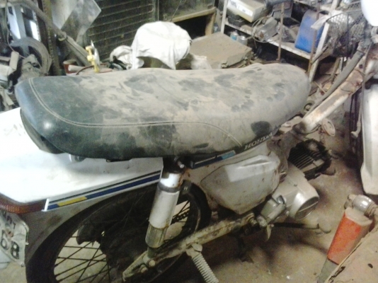 ขายฮอนด้า ดรีมคุรุสภา มีเล่ม เครื่องไม่ติด ของครบ ขาดแต่บังลม ราคา 4900 บาท