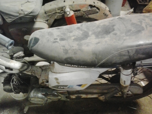 ขายฮอนด้า ดรีมคุรุสภา มีเล่ม เครื่องไม่ติด ของครบ ขาดแต่บังลม ราคา 4900 บาท