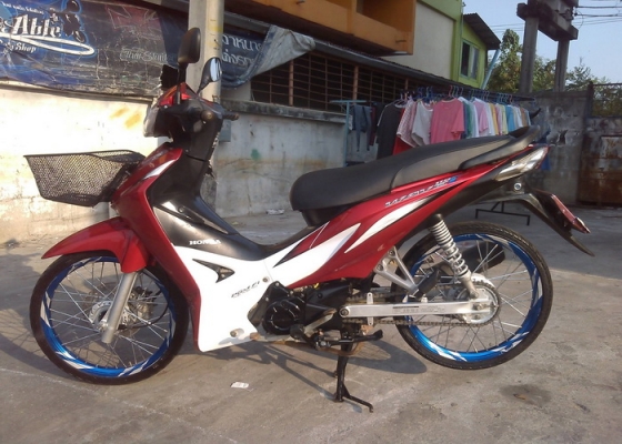 Wave 110-i รถปี 54 หัวฉีดระหยัดน้ำมัน เครื่องเดิมๆแต่งสวยลงล้ออย่างเดียวครับ