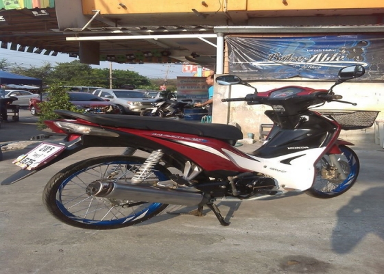 Wave 110-i รถปี 54 หัวฉีดระหยัดน้ำมัน เครื่องเดิมๆแต่งสวยลงล้ออย่างเดียวครับ