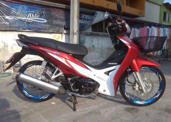 Wave 110-i รถปี 54 หัวฉีดระหยัดน้ำมัน เครื่องเดิมๆแต่งสวยลงล้ออย่างเดียวครับ