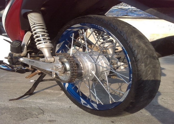 Wave 110-i รถปี 54 หัวฉีดระหยัดน้ำมัน เครื่องเดิมๆแต่งสวยลงล้ออย่างเดียวครับ