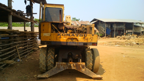 รถขุดล้อยาง KOMATSU PW60-1 ขับโฟว์วีล รถสวย ใช้งานดี ชอบราคาเท่าไร ต่อรองกันได้ครับ