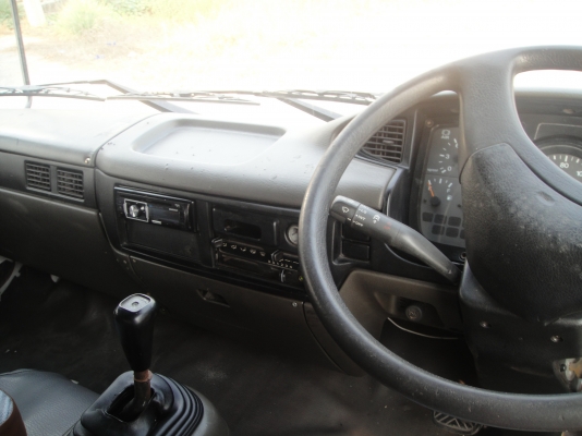 NISSAN UD เครื่องยนต์ 220 แรงม้า ยาว 7.20 เมตร พร้อมตู้ 3 บาน ยางใหม่หมด 7 เส้น