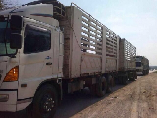 รถฮีโน่ 10 ล้อ ( ไม่ดั้ม )  260 แรงม้า. ปี 47.  ( ขายแม่ลูก )  สนใจติดต่อ 081 - 6079515