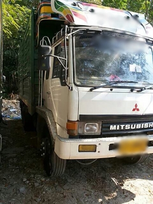 รถมิตซู 10 ล้อ รั้ว FN516  เปลื่ยนเครื่อง  191 แรงม้า.  สนใจติดต่อ  081 - 6079515