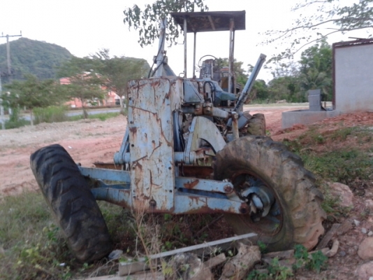 (ขายแล้วค่ะ ไป จ.นครราชศรีมา ช่าง อาทิตย์)รถเกรดถนน อีห้อ มิซูมิชิ G M   400   เจ้าของเลิกกิจการ  เล่มทะเบียนพร้อม