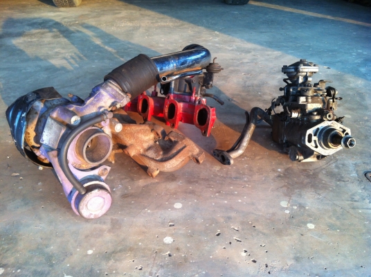 ชุดเทอร์โบ เป็นเทอร์โบ โตโยต้า 2L HERO เขาไอดี ไอเสีย อุปกรณ์ครบ แน่นๆ