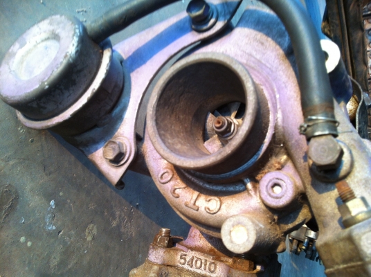 ชุดเทอร์โบ เป็นเทอร์โบ โตโยต้า 2L HERO เขาไอดี ไอเสีย อุปกรณ์ครบ แน่นๆ