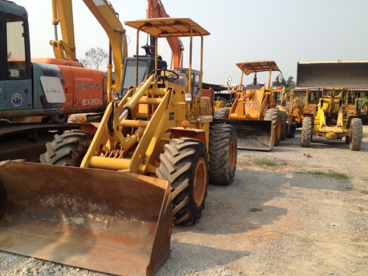 รถตักสภาพพร้อมใช้งาน ราคาถูกใจ