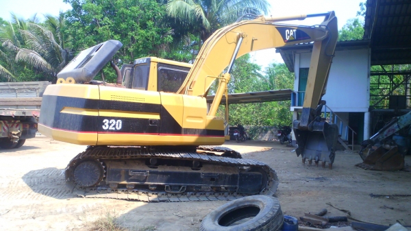 รถแบคโฮ CAT 320 V1 รถสวย มีทะเบียนครบ บูม อาร์มสวย ไม่มีปะ