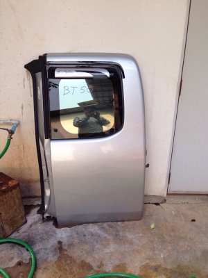 ประตูเเคปเปิดวีโก้และBT50 บานละ 7000-