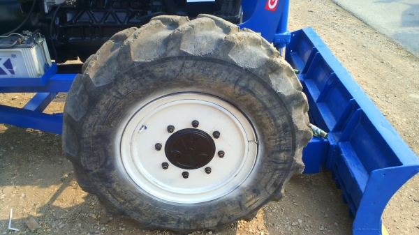 รถไถ ฟอส 6610 โฟว์วีล รุ่นท๊อป รถเก็บสวยใหม่ทั้งคัน ชอบราคาเท่าไร ต่อรองกันได้ครับ