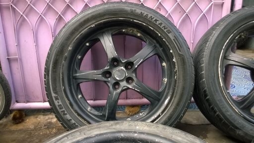 Yachiyoda 18-5-114.3 กว้าง7.5นิ้ว ออฟ+42 สภาพดีไม่มีคดไม่ดุ้ง สีไม่สวย พร้อมยาง 245-45-18 ปี11