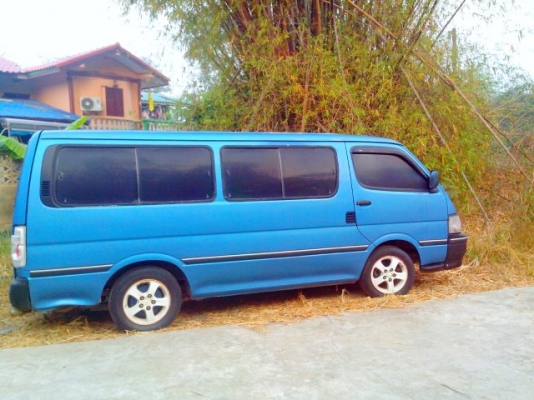 ขายรถตู้ โตโยต้า Hiace  เครื่อง 2l  2500  ราคา  105000  บาท