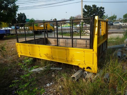 กระบะ 4 ล้อใหญ่