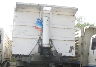 ขายหางสองเพลาดั้มพ์อู่เสรีชัยพัฒนายาว 8.5 เมตร สวยพร้อมใช้ โทร 088-4501277