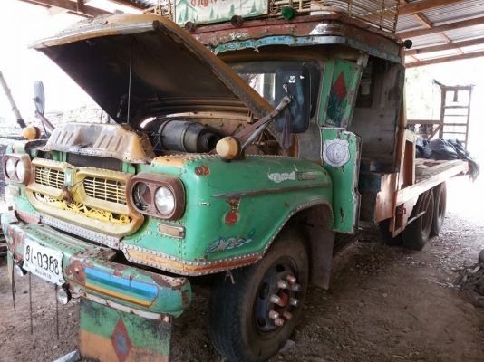 ขายรถสิบล้อเทรนเลอร์ลากรถเกี่ยวข้าว  เครื่อง EH700