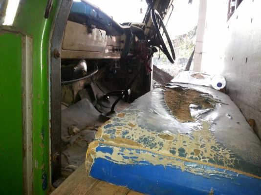 ขายรถสิบล้อเทรนเลอร์ลากรถเกี่ยวข้าว  เครื่อง EH700